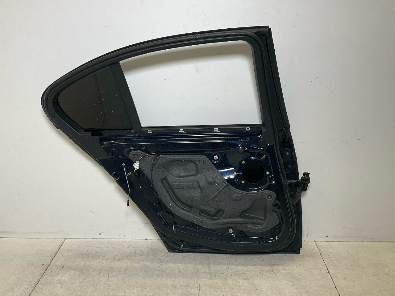 Door left rear BMW 3er (F30, F80) 320d  140 kW  190 PS (07.2015-10.2018)