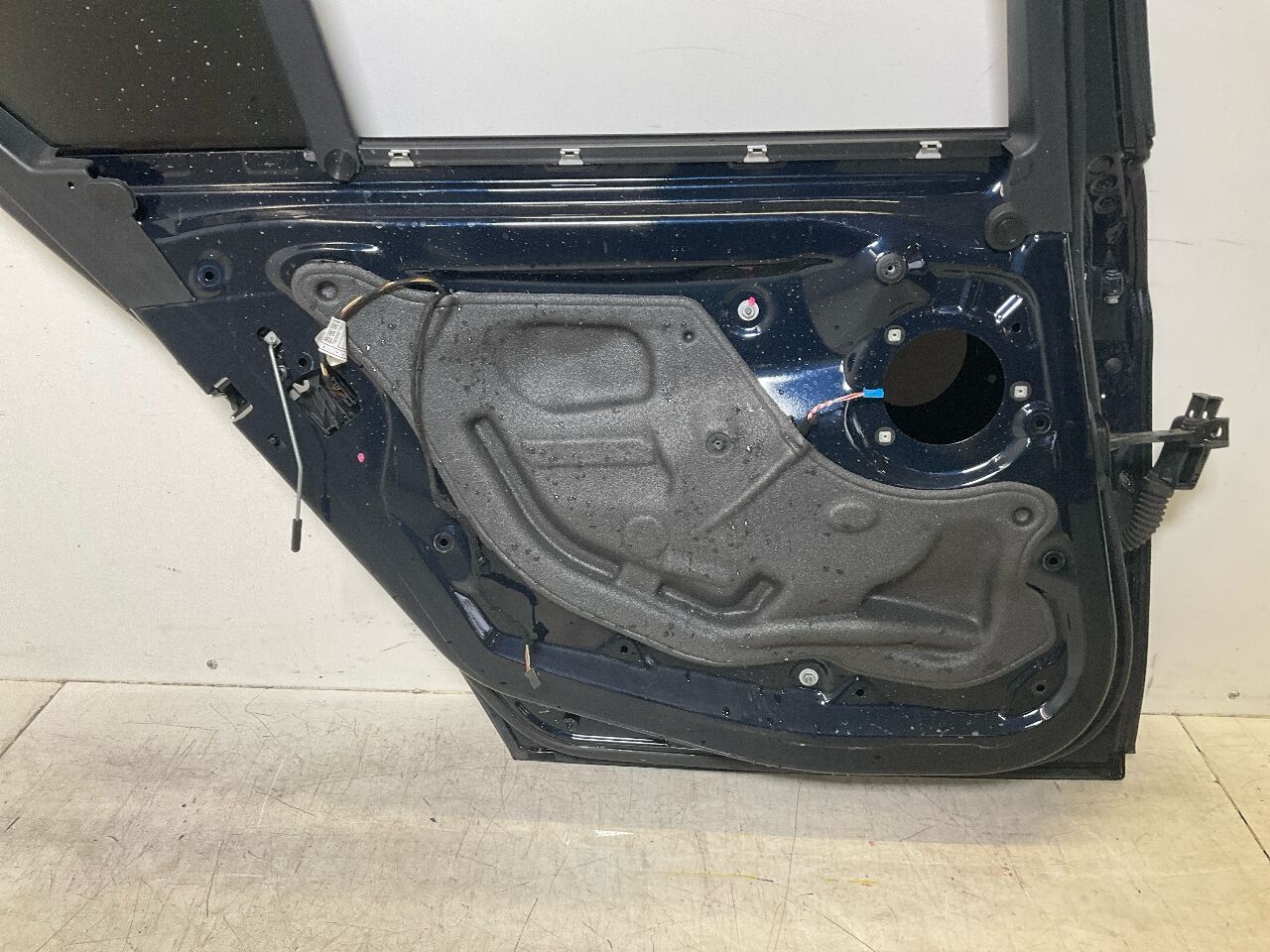 Door left rear BMW 3er (F30, F80) 320d  140 kW  190 PS (07.2015-10.2018)