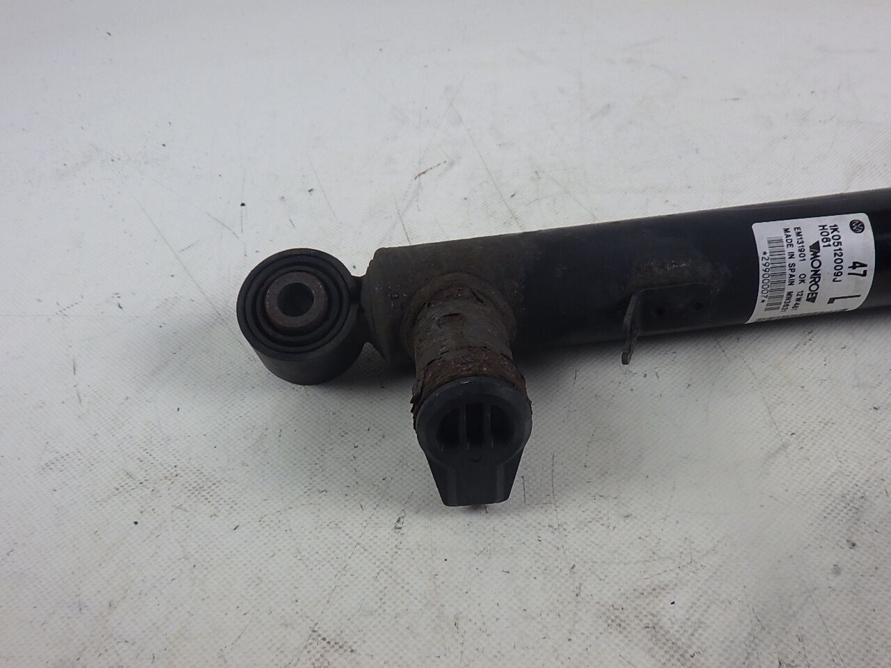 Shock absorber left rear VW Golf VI Cabriolet (1K) 2.0 R  195 kW  265 PS (01.2013-05.2016)