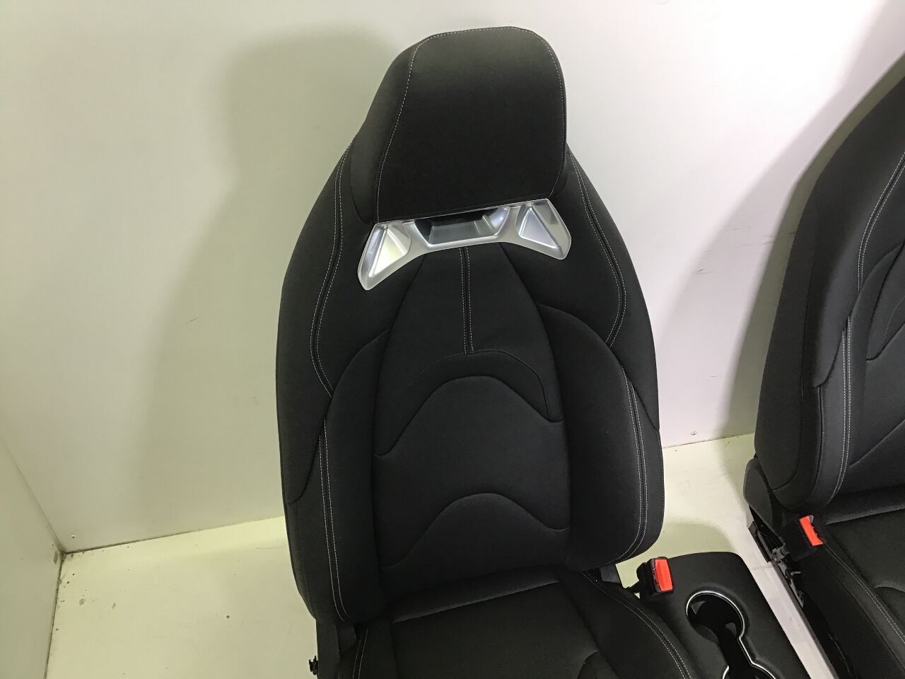 Interior equipment TOYOTA Supra (DB) 3.0 GR  250 kW  340 PS (03.2019-> )