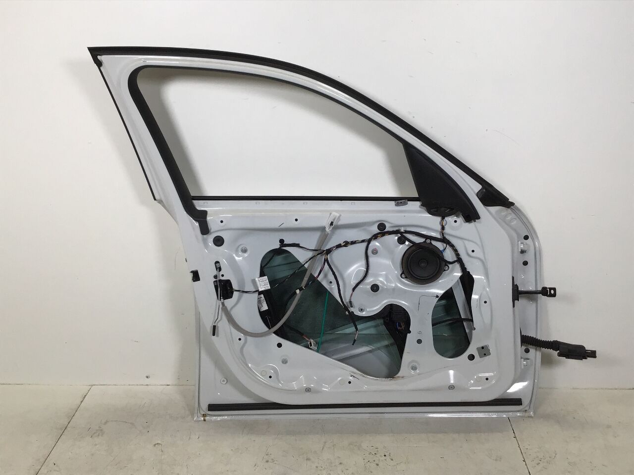 Door left front BMW 1er (F20) 118i  100 kW  136 PS (03.2015-> )