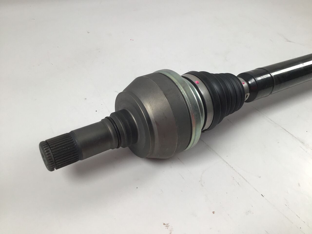 Drive shaft right front VW Passat B8 (3G) 2.0 TDI  110 kW  150 PS (11.2014-> )