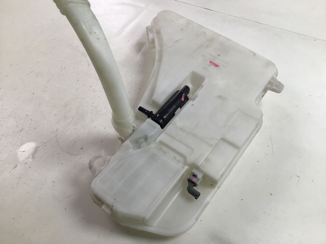 BMW 5 6 F06 F07 F10 F11 WASHER FLUID TANK RESERVOIR 2010-2017 132640-11  8050439 7269663 7269664 7269665 7269666