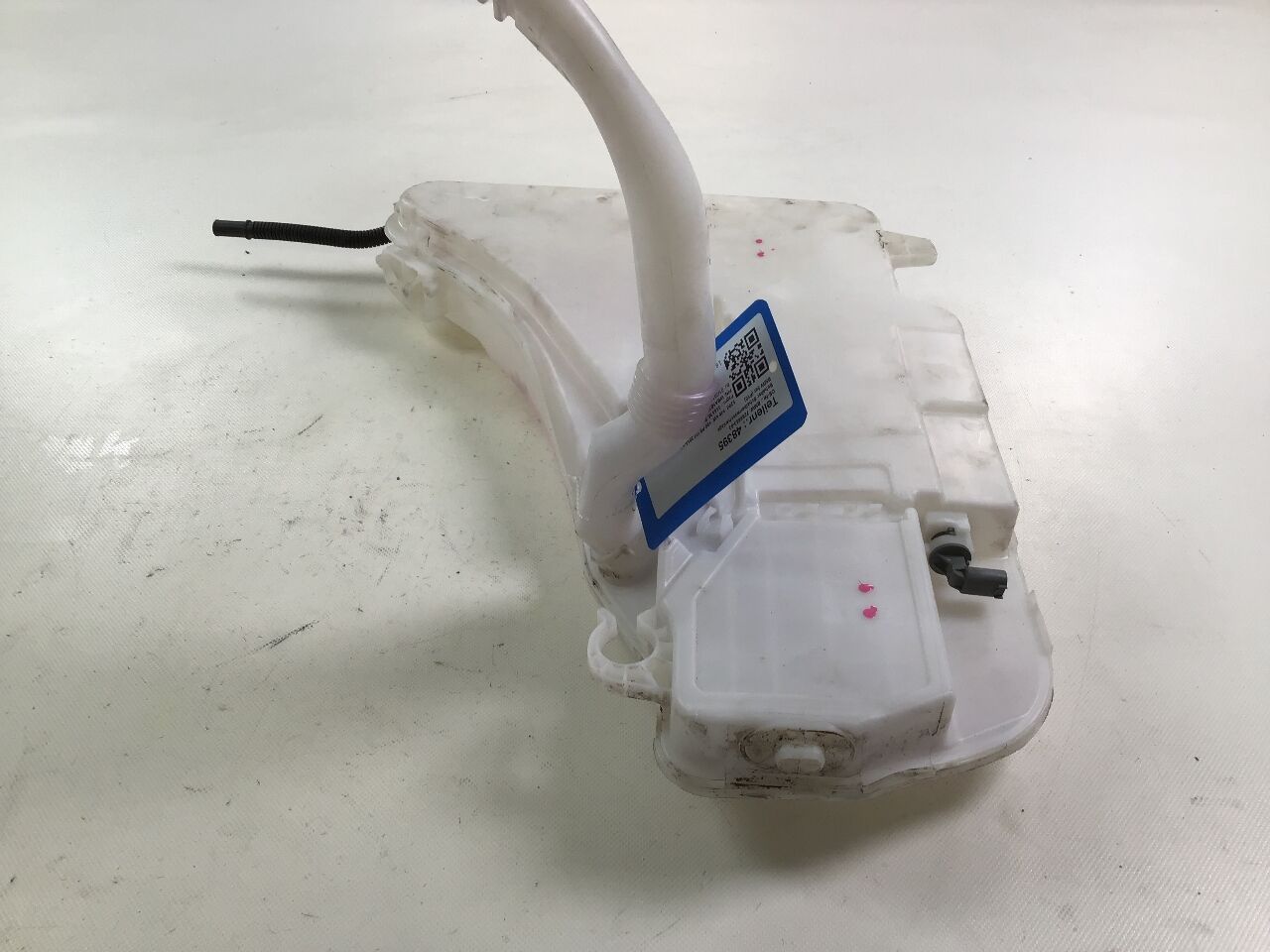 Windshield washer fluid reservoir BMW 5er (F10) 520d  140 kW  190 PS (07.2014-10.2016)