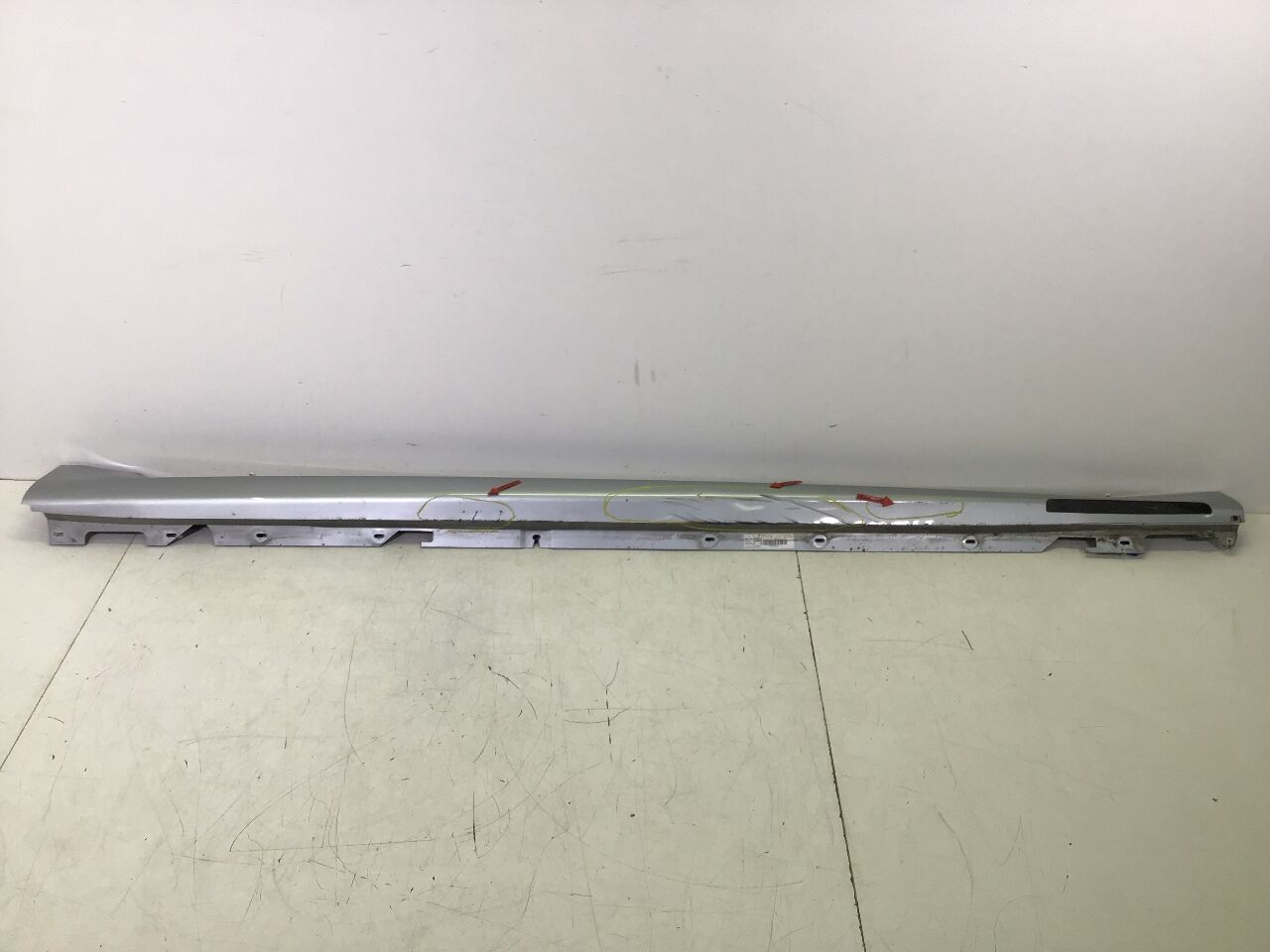 Panelling sill board right BMW 7er (G11, G12) M760Li xDrive  448 kW  610 PS (12.2016-02.2019)