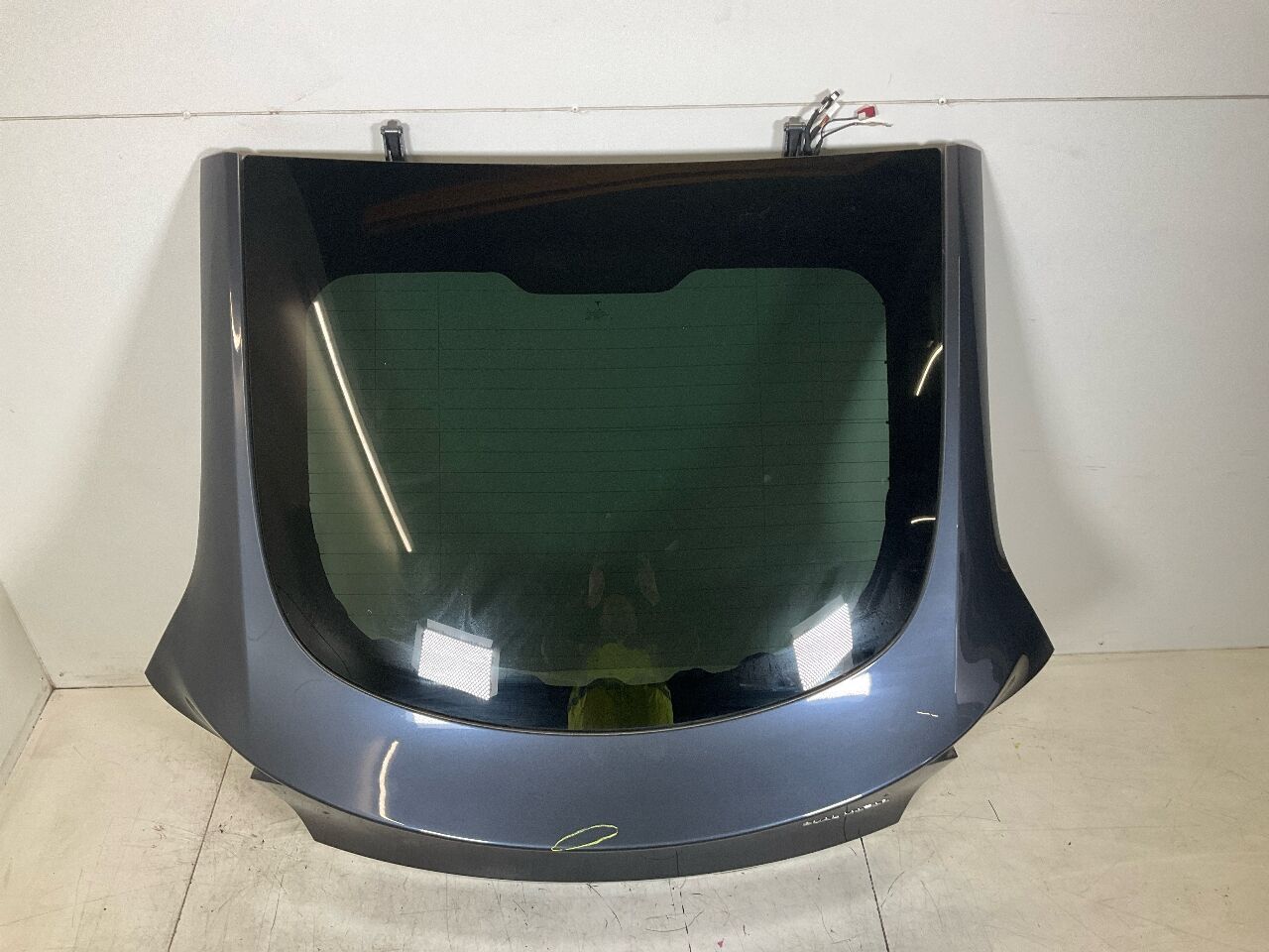 Tail gate TESLA Model Y (5YJY) EV Allrad 378 kW 514 PS (09.2021 ...