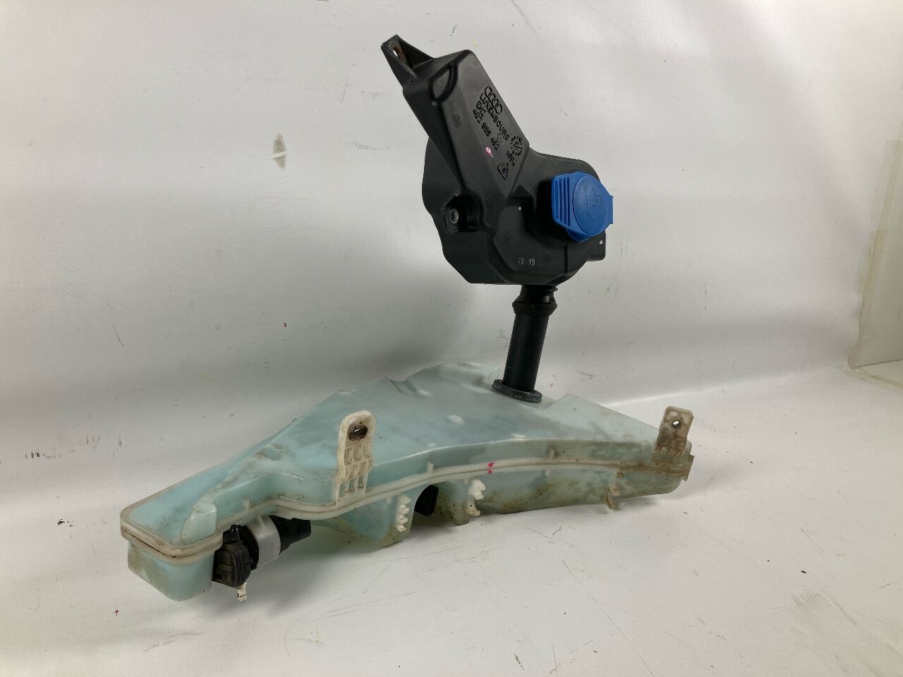 Windshield washer fluid reservoir AUDI A6 Avant (4G, C7) 2.0 TDI quattro  140 kW  190 PS (04.2015-09.2018)