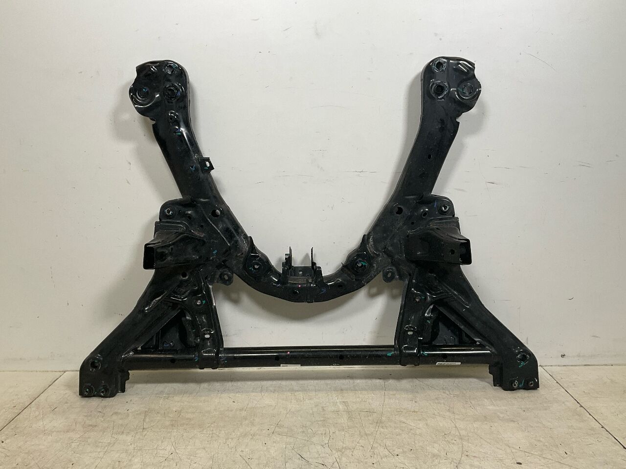 Front axle carrier TESLA Model 3 (5YJ3) EV  239 kW  325 PS (12.2019-12.2022)