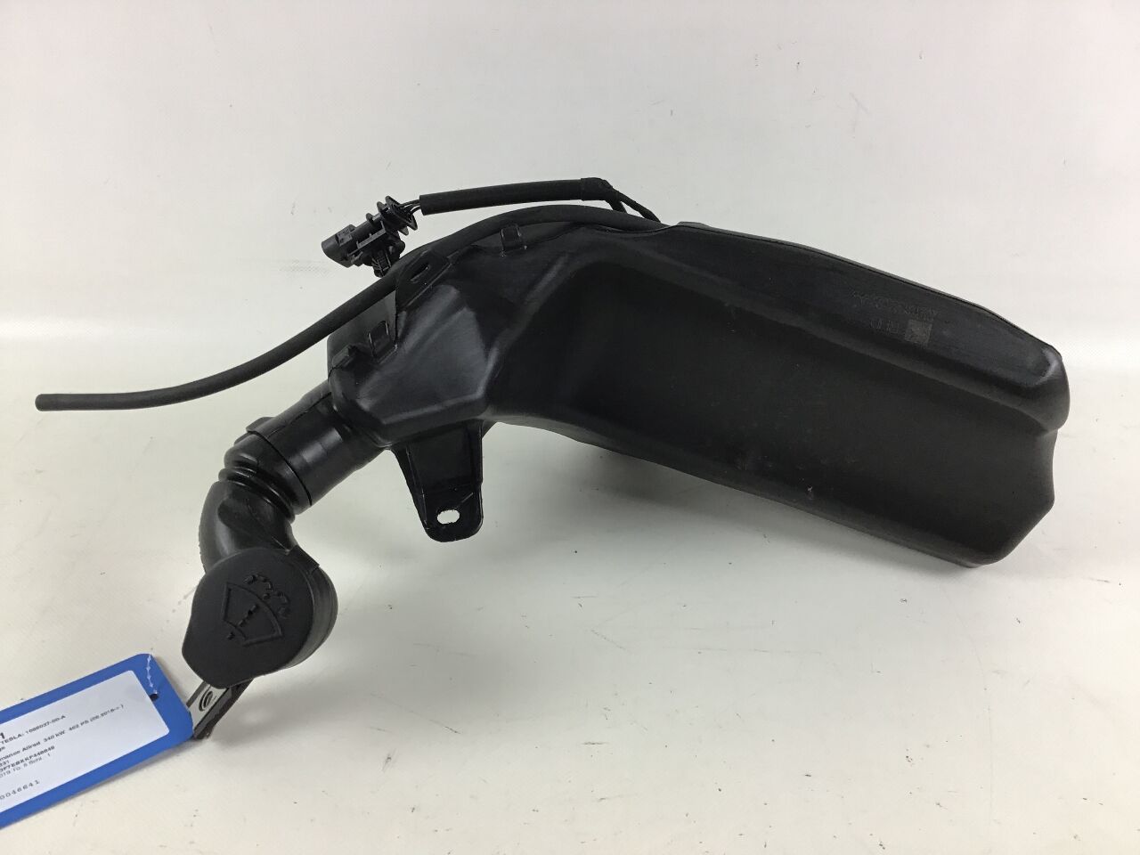 Windshield washer fluid reservoir TESLA Model 3 (5YJ3) EV Performance Allrad  340 kW  462 PS (06.2018-> )