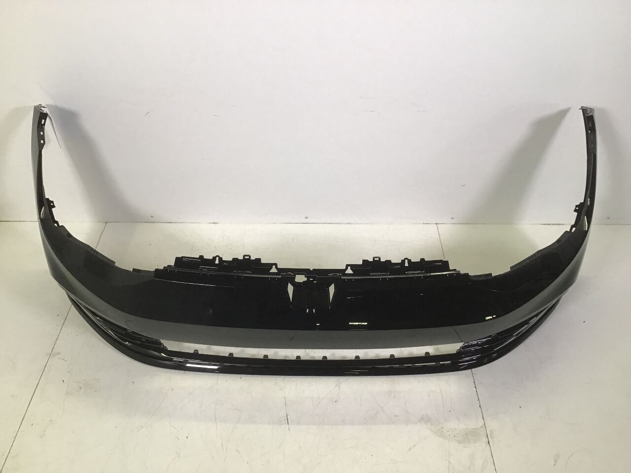 Bumper front VW Golf VIII (CD) 2.0 TDI 110 kW 150 PS (08.2019-> ) | 65896