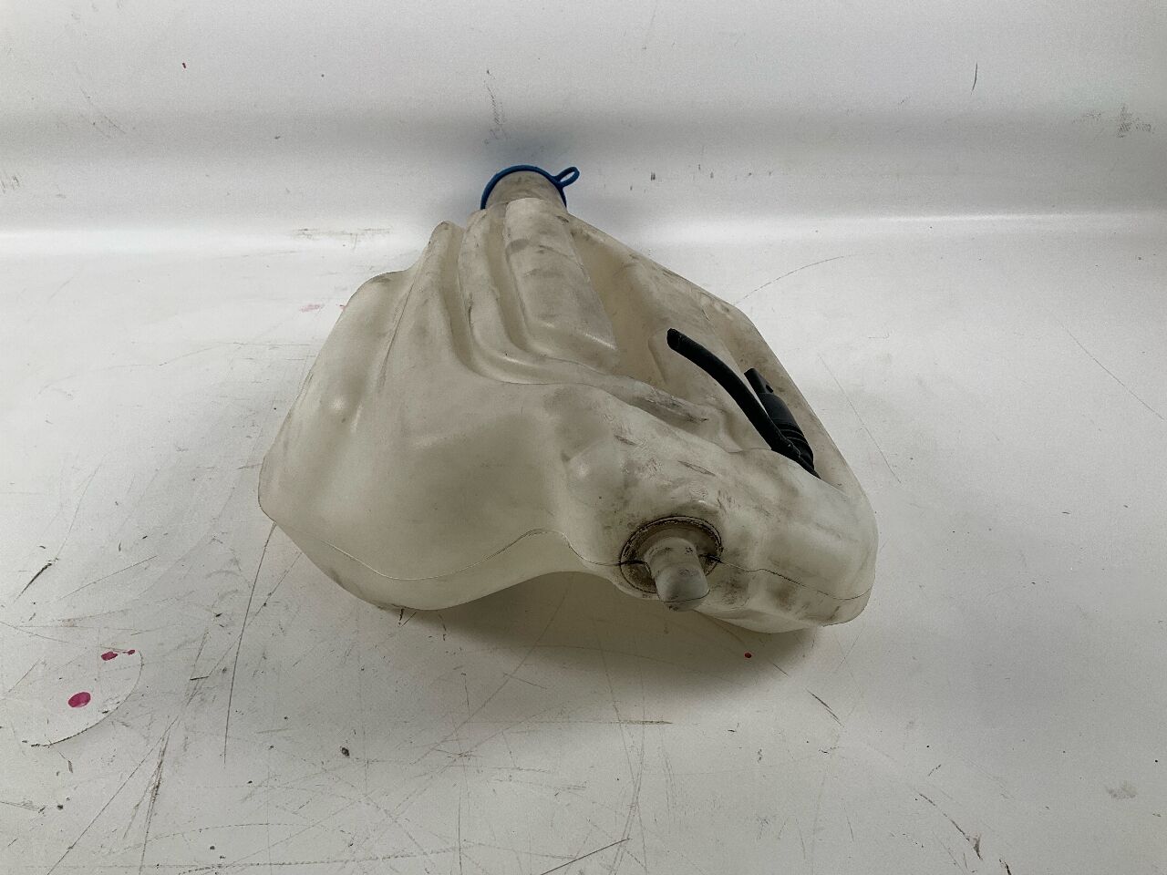 Windshield washer fluid reservoir VW Crafter 30-50 Kasten (2E) 2.0 TDI  100 kW  136 PS (05.2011-12.2016)