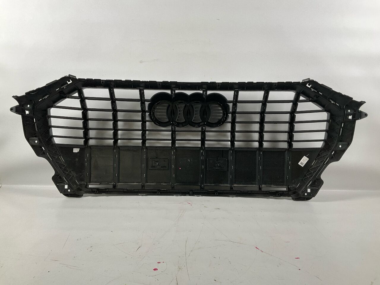 Radiator grille AUDI Q3 (F3) 35 TDI  110 kW  150 PS (09.2018-> )